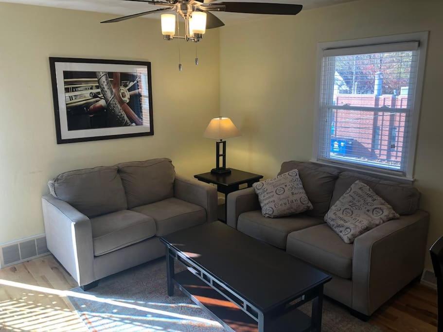 Entire Apartment Close To Downtown - 2 Queen Beds Springfield Luaran gambar