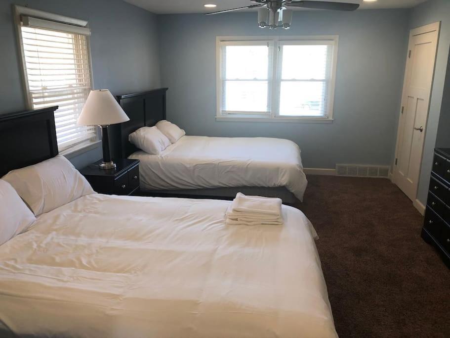 Entire Apartment Close To Downtown - 2 Queen Beds Springfield Luaran gambar