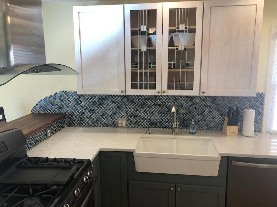 Entire Apartment Close To Downtown - 2 Queen Beds Springfield Luaran gambar
